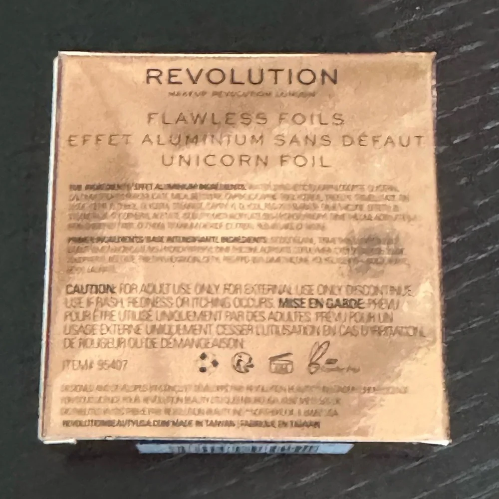 NIB Bundle – 2 Makeup Revolution Flawless Foils Eyeshadows: Rose Gold + Unicorn
